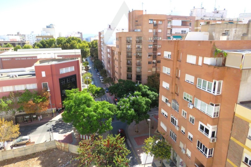 Piso + Garaje en Calle Pintor Balaca Nº21 - Centro Ciudad