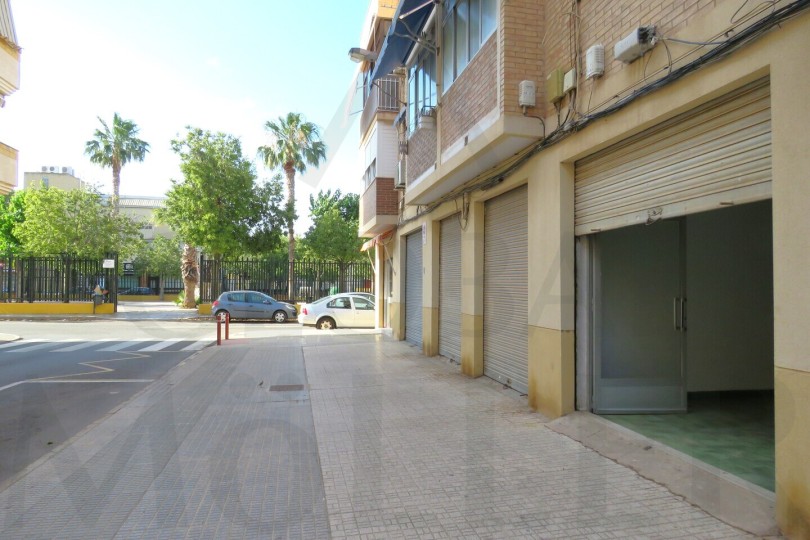 Local Comercial en Calle Madre Perla Nº3 - Urbanización Mediterráneo